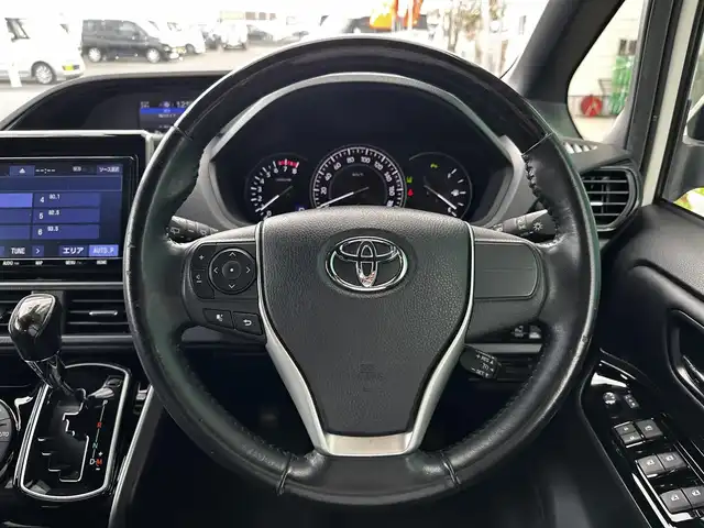 トヨタ エスクァイア Gi 宮城県 2019(令1)年 2.9万km ホワイトパールクリスタルシャイン セーフティセンスC/・プリクラッシュセーフティ/・レーンディパーチャーアラート/・オートマチックハイビーム/先行車発進告知機能/インテリジェントクリアランスソナー/純正12インチフリップダウンモニター（V12T-R68C）/純正9インチナビ（NSZT-Y68T）/・CD/DVD/・Bluetooth/・フルセグTV/バックカメラ/ビルトインETC/ドライブレコーダー/両側パワースライドドア/合皮シート/シートヒーター/ウッドコンビステアリング/ステアリングスイッチ/クルーズコントロール/LEDヘッドランプ/フォグランプ/オートライト/スマートキー＆プッシュスタート/スペアキー/電動格納ミラー/純正15インチAW/純正ドアバイザー/フロアマット/Wエアバッグ