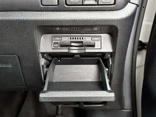 トヨタ エスクァイア Gi 宮城県 2019(令1)年 2.9万km ホワイトパールクリスタルシャイン セーフティセンスC/・プリクラッシュセーフティ/・レーンディパーチャーアラート/・オートマチックハイビーム/先行車発進告知機能/インテリジェントクリアランスソナー/純正12インチフリップダウンモニター（V12T-R68C）/純正9インチナビ（NSZT-Y68T）/・CD/DVD/・Bluetooth/・フルセグTV/バックカメラ/ビルトインETC/ドライブレコーダー/両側パワースライドドア/合皮シート/シートヒーター/ウッドコンビステアリング/ステアリングスイッチ/クルーズコントロール/LEDヘッドランプ/フォグランプ/オートライト/スマートキー＆プッシュスタート/スペアキー/電動格納ミラー/純正15インチAW/純正ドアバイザー/フロアマット/Wエアバッグ