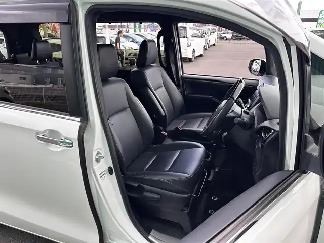 トヨタ エスクァイア Gi 宮城県 2019(令1)年 2.9万km ホワイトパールクリスタルシャイン セーフティセンスC/・プリクラッシュセーフティ/・レーンディパーチャーアラート/・オートマチックハイビーム/先行車発進告知機能/インテリジェントクリアランスソナー/純正12インチフリップダウンモニター（V12T-R68C）/純正9インチナビ（NSZT-Y68T）/・CD/DVD/・Bluetooth/・フルセグTV/バックカメラ/ビルトインETC/ドライブレコーダー/両側パワースライドドア/合皮シート/シートヒーター/ウッドコンビステアリング/ステアリングスイッチ/クルーズコントロール/LEDヘッドランプ/フォグランプ/オートライト/スマートキー＆プッシュスタート/スペアキー/電動格納ミラー/純正15インチAW/純正ドアバイザー/フロアマット/Wエアバッグ