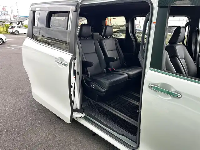 トヨタ エスクァイア Gi 宮城県 2019(令1)年 2.9万km ホワイトパールクリスタルシャイン セーフティセンスC/・プリクラッシュセーフティ/・レーンディパーチャーアラート/・オートマチックハイビーム/先行車発進告知機能/インテリジェントクリアランスソナー/純正12インチフリップダウンモニター（V12T-R68C）/純正9インチナビ（NSZT-Y68T）/・CD/DVD/・Bluetooth/・フルセグTV/バックカメラ/ビルトインETC/ドライブレコーダー/両側パワースライドドア/合皮シート/シートヒーター/ウッドコンビステアリング/ステアリングスイッチ/クルーズコントロール/LEDヘッドランプ/フォグランプ/オートライト/スマートキー＆プッシュスタート/スペアキー/電動格納ミラー/純正15インチAW/純正ドアバイザー/フロアマット/Wエアバッグ