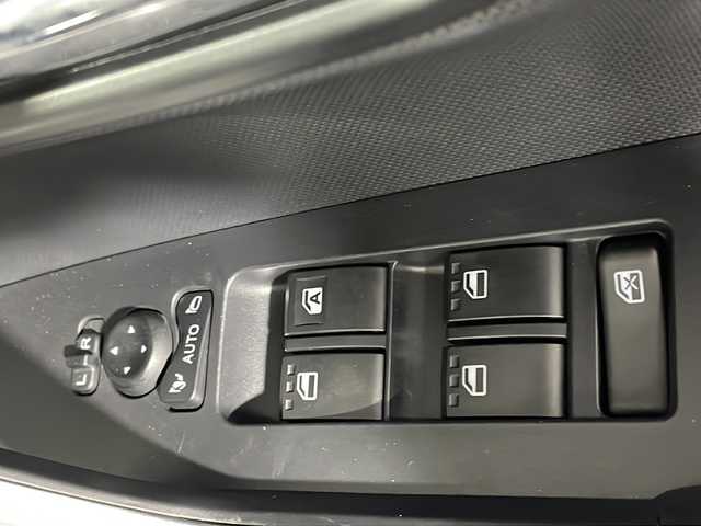 ダイハツ ロッキー プレミアム G HEV 沖縄県 2022(令4)年 1.2万km シャイニングホワイトパール 禁煙車　/県外仕入れ/スマートアシストIII/→衝突被害軽減システム/→後方コーナーセンサー/→車線逸脱警報/→オートマチックハイビーム/バックカメラ/レーダークルーズコントロール/ハーフレザーシート/シートヒーター/電動パーキングブレーキ/ステアリングリモコン/USBポート/LEDヘッドライト