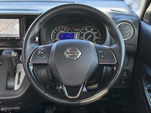 日産 デイズ ルークス ライダーGターボ 青森県 2018(平30)年 9.6万km ホワイトパール 4WD・ターボ/SDナビ・フルセグTV/CD・DVD・Bluetooth・SD/アラウンドビューモニター/両側パワースライドドア/エマージェンシーブレーキ/クルーズコントロール/ハイビームアシスト/前方ドライブレコーダー/運転席シートヒーター/ETC/シートバックテーブル/リアシーリングファン/後席サンシェード/LEDヘッドライト/フォグランプ/純正専用15インチアルミ