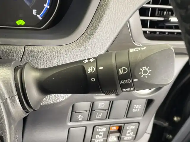 トヨタ ヴォクシー ハイブリッド ZS 煌Ⅲ 栃木県 2021(令3)年 1.6万km イナズマスパーキングブラックガラスフレーク 社外ナビ/(CD/DVD/フルセグTV/Bluetooth/MSV/SD/USB)/バックカメラ/トヨタセーフティーセンス/・衝突軽減ブレーキ/・車線逸脱警報/・オートマチックハイビーム/・先行車発進告知機能/モデリスタエアロ/前後コーナーセンサー/ETC/360°ドラレコ/両側パワースライドドア/ハーフレザーシート/シートヒーター/禁煙車/オートライト/LEDヘッドライト/横滑り防止装置/フォグランプ/スマートキー/プッシュスタート/ステアリングスイッチ/革巻きステアリング/ウィンカーミラー/電動格納ミラー/純正16インチアルミホイール/社外フロアマット