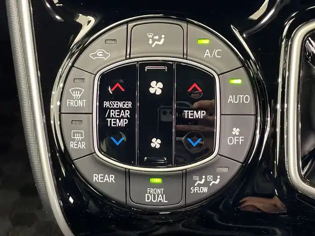 トヨタ ヴォクシー ハイブリッド ZS 煌Ⅲ 栃木県 2021(令3)年 1.6万km イナズマスパーキングブラックガラスフレーク 社外ナビ/(CD/DVD/フルセグTV/Bluetooth/MSV/SD/USB)/バックカメラ/トヨタセーフティーセンス/・衝突軽減ブレーキ/・車線逸脱警報/・オートマチックハイビーム/・先行車発進告知機能/モデリスタエアロ/前後コーナーセンサー/ETC/360°ドラレコ/両側パワースライドドア/ハーフレザーシート/シートヒーター/禁煙車/オートライト/LEDヘッドライト/横滑り防止装置/フォグランプ/スマートキー/プッシュスタート/ステアリングスイッチ/革巻きステアリング/ウィンカーミラー/電動格納ミラー/純正16インチアルミホイール/社外フロアマット