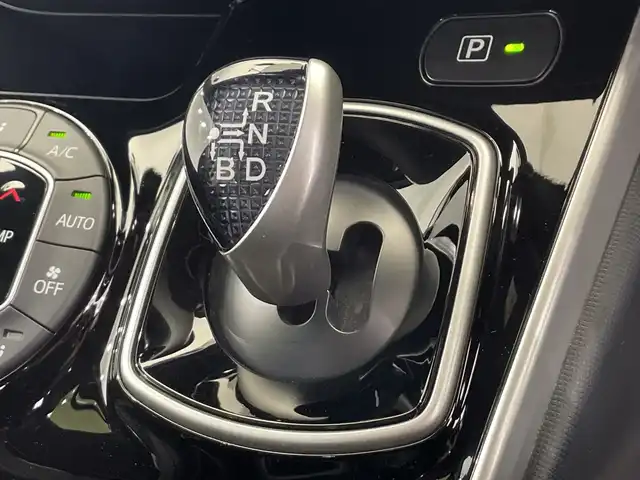 トヨタ ヴォクシー ハイブリッド ZS 煌Ⅲ 栃木県 2021(令3)年 1.6万km イナズマスパーキングブラックガラスフレーク 社外ナビ/(CD/DVD/フルセグTV/Bluetooth/MSV/SD/USB)/バックカメラ/トヨタセーフティーセンス/・衝突軽減ブレーキ/・車線逸脱警報/・オートマチックハイビーム/・先行車発進告知機能/モデリスタエアロ/前後コーナーセンサー/ETC/360°ドラレコ/両側パワースライドドア/ハーフレザーシート/シートヒーター/禁煙車/オートライト/LEDヘッドライト/横滑り防止装置/フォグランプ/スマートキー/プッシュスタート/ステアリングスイッチ/革巻きステアリング/ウィンカーミラー/電動格納ミラー/純正16インチアルミホイール/社外フロアマット