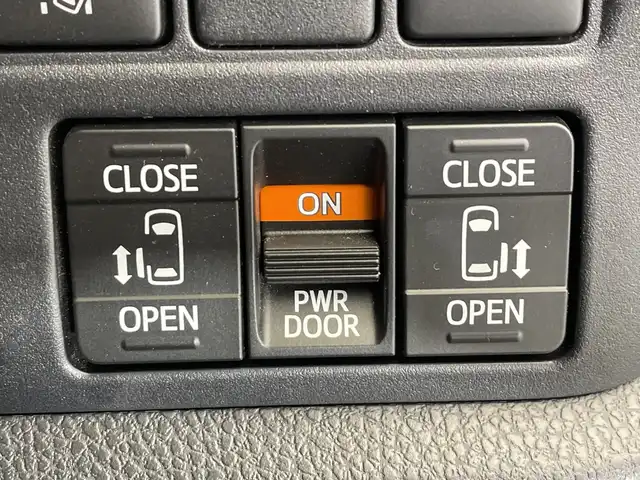 トヨタ ヴォクシー ハイブリッド ZS 煌Ⅲ 栃木県 2021(令3)年 1.6万km イナズマスパーキングブラックガラスフレーク 社外ナビ/(CD/DVD/フルセグTV/Bluetooth/MSV/SD/USB)/バックカメラ/トヨタセーフティーセンス/・衝突軽減ブレーキ/・車線逸脱警報/・オートマチックハイビーム/・先行車発進告知機能/モデリスタエアロ/前後コーナーセンサー/ETC/360°ドラレコ/両側パワースライドドア/ハーフレザーシート/シートヒーター/禁煙車/オートライト/LEDヘッドライト/横滑り防止装置/フォグランプ/スマートキー/プッシュスタート/ステアリングスイッチ/革巻きステアリング/ウィンカーミラー/電動格納ミラー/純正16インチアルミホイール/社外フロアマット