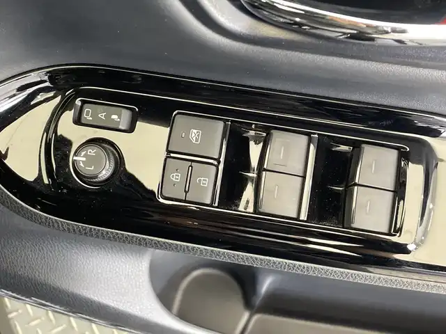 トヨタ ヴォクシー ハイブリッド ZS 煌Ⅲ 栃木県 2021(令3)年 1.6万km イナズマスパーキングブラックガラスフレーク 社外ナビ/(CD/DVD/フルセグTV/Bluetooth/MSV/SD/USB)/バックカメラ/トヨタセーフティーセンス/・衝突軽減ブレーキ/・車線逸脱警報/・オートマチックハイビーム/・先行車発進告知機能/モデリスタエアロ/前後コーナーセンサー/ETC/360°ドラレコ/両側パワースライドドア/ハーフレザーシート/シートヒーター/禁煙車/オートライト/LEDヘッドライト/横滑り防止装置/フォグランプ/スマートキー/プッシュスタート/ステアリングスイッチ/革巻きステアリング/ウィンカーミラー/電動格納ミラー/純正16インチアルミホイール/社外フロアマット