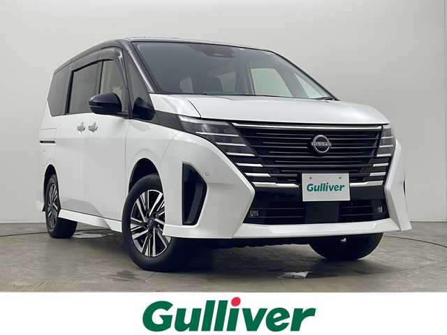 日産 セレナ ハイウェイスター V 秋田県 2023(令5)年 2.8万km 白 ４WD/純正メモリナビ(Bluetooth/フルセグ)/ビルトインETC/クルーズコントロール/全方位カメラ/前後ドライブレコーダー/前後コーナーセンサー/前席シートヒーター/後席シートヒーター/両側パワースライドドア/純正AW/パドルシフト/ステアリングヒーター/衝突被害軽減システム/オートマチックハイビーム/アイドリングストップ/LEDヘッドライト/スマートキー/スペアキー