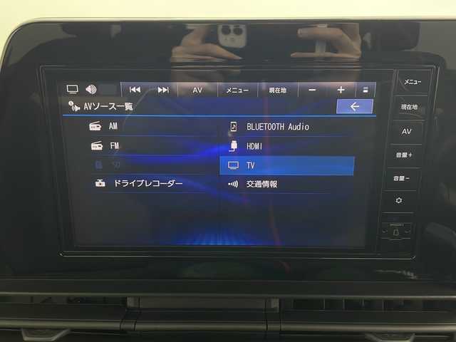 日産 セレナ ハイウェイスター V 秋田県 2023(令5)年 2.8万km 白 ４WD/純正メモリナビ(Bluetooth/フルセグ)/ビルトインETC/クルーズコントロール/全方位カメラ/前後ドライブレコーダー/前後コーナーセンサー/前席シートヒーター/後席シートヒーター/両側パワースライドドア/純正AW/パドルシフト/ステアリングヒーター/衝突被害軽減システム/オートマチックハイビーム/アイドリングストップ/LEDヘッドライト/スマートキー/スペアキー