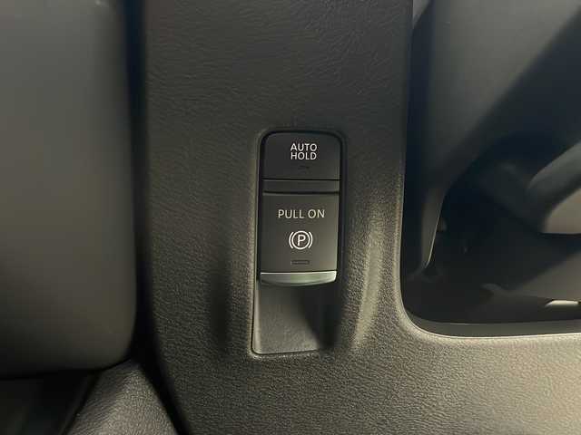 日産 セレナ ハイウェイスター V 秋田県 2023(令5)年 2.8万km 白 ４WD/純正メモリナビ(Bluetooth/フルセグ)/ビルトインETC/クルーズコントロール/全方位カメラ/前後ドライブレコーダー/前後コーナーセンサー/前席シートヒーター/後席シートヒーター/両側パワースライドドア/純正AW/パドルシフト/ステアリングヒーター/衝突被害軽減システム/オートマチックハイビーム/アイドリングストップ/LEDヘッドライト/スマートキー/スペアキー