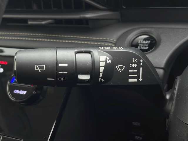 日産 セレナ ハイウェイスター V 秋田県 2023(令5)年 2.8万km 白 ４WD/純正メモリナビ(Bluetooth/フルセグ)/ビルトインETC/クルーズコントロール/全方位カメラ/前後ドライブレコーダー/前後コーナーセンサー/前席シートヒーター/後席シートヒーター/両側パワースライドドア/純正AW/パドルシフト/ステアリングヒーター/衝突被害軽減システム/オートマチックハイビーム/アイドリングストップ/LEDヘッドライト/スマートキー/スペアキー