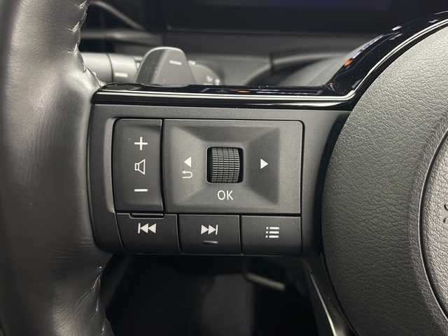 日産 セレナ ハイウェイスター V 秋田県 2023(令5)年 2.8万km 白 ４WD/純正メモリナビ(Bluetooth/フルセグ)/ビルトインETC/クルーズコントロール/全方位カメラ/前後ドライブレコーダー/前後コーナーセンサー/前席シートヒーター/後席シートヒーター/両側パワースライドドア/純正AW/パドルシフト/ステアリングヒーター/衝突被害軽減システム/オートマチックハイビーム/アイドリングストップ/LEDヘッドライト/スマートキー/スペアキー