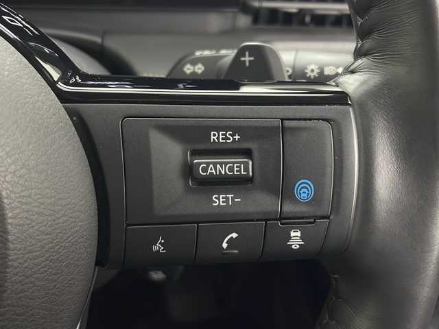 日産 セレナ ハイウェイスター V 秋田県 2023(令5)年 2.8万km 白 ４WD/純正メモリナビ(Bluetooth/フルセグ)/ビルトインETC/クルーズコントロール/全方位カメラ/前後ドライブレコーダー/前後コーナーセンサー/前席シートヒーター/後席シートヒーター/両側パワースライドドア/純正AW/パドルシフト/ステアリングヒーター/衝突被害軽減システム/オートマチックハイビーム/アイドリングストップ/LEDヘッドライト/スマートキー/スペアキー