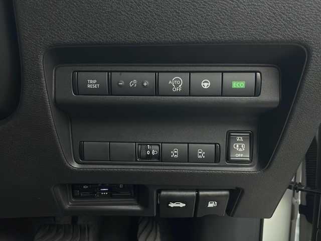 日産 セレナ ハイウェイスター V 秋田県 2023(令5)年 2.8万km 白 ４WD/純正メモリナビ(Bluetooth/フルセグ)/ビルトインETC/クルーズコントロール/全方位カメラ/前後ドライブレコーダー/前後コーナーセンサー/前席シートヒーター/後席シートヒーター/両側パワースライドドア/純正AW/パドルシフト/ステアリングヒーター/衝突被害軽減システム/オートマチックハイビーム/アイドリングストップ/LEDヘッドライト/スマートキー/スペアキー