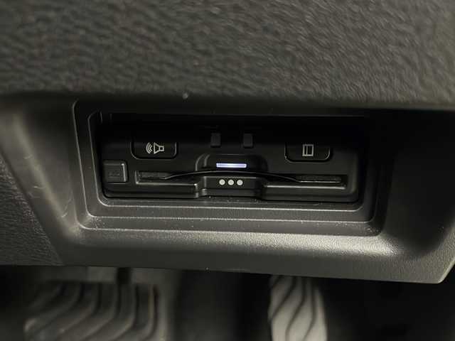 日産 セレナ ハイウェイスター V 秋田県 2023(令5)年 2.8万km 白 ４WD/純正メモリナビ(Bluetooth/フルセグ)/ビルトインETC/クルーズコントロール/全方位カメラ/前後ドライブレコーダー/前後コーナーセンサー/前席シートヒーター/後席シートヒーター/両側パワースライドドア/純正AW/パドルシフト/ステアリングヒーター/衝突被害軽減システム/オートマチックハイビーム/アイドリングストップ/LEDヘッドライト/スマートキー/スペアキー