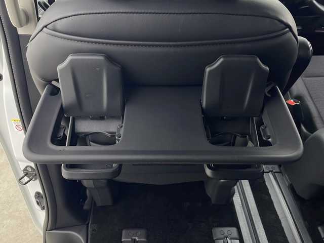 日産 セレナ ハイウェイスター V 秋田県 2023(令5)年 2.8万km 白 ４WD/純正メモリナビ(Bluetooth/フルセグ)/ビルトインETC/クルーズコントロール/全方位カメラ/前後ドライブレコーダー/前後コーナーセンサー/前席シートヒーター/後席シートヒーター/両側パワースライドドア/純正AW/パドルシフト/ステアリングヒーター/衝突被害軽減システム/オートマチックハイビーム/アイドリングストップ/LEDヘッドライト/スマートキー/スペアキー