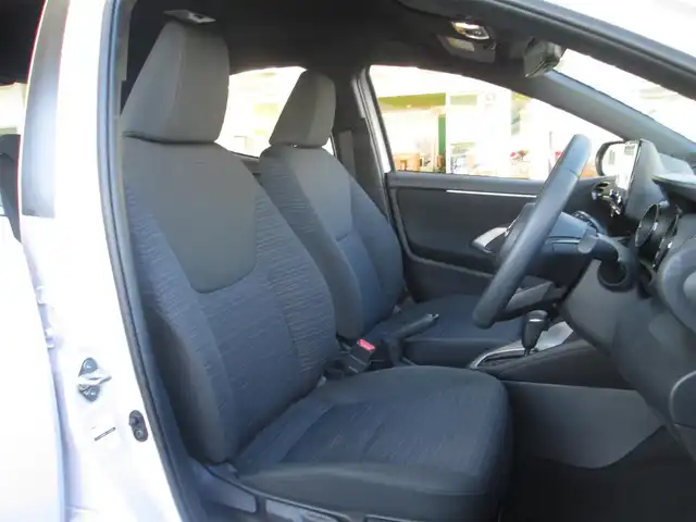 トヨタ ヤリス ハイブリッド Z 千葉県 2023(令5)年 0.1万km アイスピンクメタリック ワンオーナー/純正ディスプレイオーディオ/　【ナビ/USB/BT/AM/FM】/パノラミックビューモニター/LEDヘッドライト/プリクラッシュセーフティ/LTA/RCTA/PKSB/RSA/BSM/クリアランスソナー/レーダークルーズコントロール/前席シートヒーター/ステアリングヒーター/スイッチ付き革巻きステアリング/横滑り防止装置/オートライト/ビルトインETC/スマートキー/新車整備手帳/取扱説明書/ナビ説明書