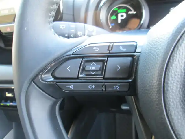 トヨタ ヤリス ハイブリッド Z 千葉県 2023(令5)年 0.1万km アイスピンクメタリック ワンオーナー/純正ディスプレイオーディオ/　【ナビ/USB/BT/AM/FM】/パノラミックビューモニター/LEDヘッドライト/プリクラッシュセーフティ/LTA/RCTA/PKSB/RSA/BSM/クリアランスソナー/レーダークルーズコントロール/前席シートヒーター/ステアリングヒーター/スイッチ付き革巻きステアリング/横滑り防止装置/オートライト/ビルトインETC/スマートキー/新車整備手帳/取扱説明書/ナビ説明書