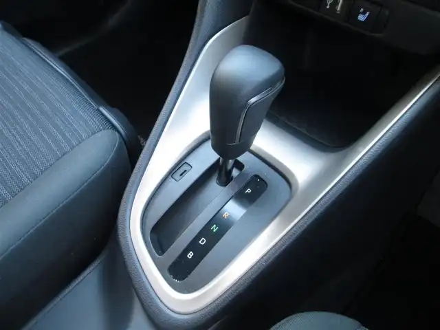 トヨタ ヤリス ハイブリッド Z 千葉県 2023(令5)年 0.1万km アイスピンクメタリック ワンオーナー/純正ディスプレイオーディオ/　【ナビ/USB/BT/AM/FM】/パノラミックビューモニター/LEDヘッドライト/プリクラッシュセーフティ/LTA/RCTA/PKSB/RSA/BSM/クリアランスソナー/レーダークルーズコントロール/前席シートヒーター/ステアリングヒーター/スイッチ付き革巻きステアリング/横滑り防止装置/オートライト/ビルトインETC/スマートキー/新車整備手帳/取扱説明書/ナビ説明書