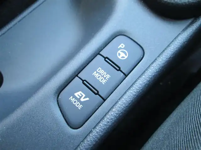 トヨタ ヤリス ハイブリッド Z 千葉県 2023(令5)年 0.1万km アイスピンクメタリック ワンオーナー/純正ディスプレイオーディオ/　【ナビ/USB/BT/AM/FM】/パノラミックビューモニター/LEDヘッドライト/プリクラッシュセーフティ/LTA/RCTA/PKSB/RSA/BSM/クリアランスソナー/レーダークルーズコントロール/前席シートヒーター/ステアリングヒーター/スイッチ付き革巻きステアリング/横滑り防止装置/オートライト/ビルトインETC/スマートキー/新車整備手帳/取扱説明書/ナビ説明書