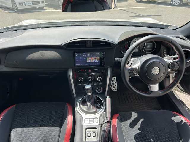 トヨタ ８６ GT リミテッド ブラックPKG 和歌山県 2019(令1)年 6.9万km クリスタルホワイトパール 純正ナビ/フルセグTV/バックカメラ/（CD/BT/MSV)/クルーズコントロール/横滑り防止機能/パドルシフト/純正フロアマット/ハーフレザーシート/シートヒーター/革巻きステアリング/ETC/プッシュスタート/スマートキー/LEDヘッドライト/オートライト