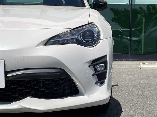 トヨタ ８６ GT リミテッド ブラックPKG 和歌山県 2019(令1)年 6.9万km クリスタルホワイトパール 純正ナビ/フルセグTV/バックカメラ/（CD/BT/MSV)/クルーズコントロール/横滑り防止機能/パドルシフト/純正フロアマット/ハーフレザーシート/シートヒーター/革巻きステアリング/ETC/プッシュスタート/スマートキー/LEDヘッドライト/オートライト