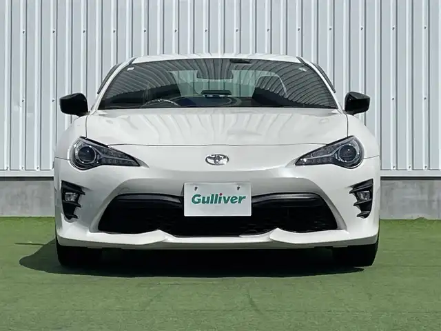 トヨタ ８６ GT リミテッド ブラックPKG 香川県 2019(令1)年 6.9万km クリスタルホワイトパール 登録時走行距離：68459km/純正7型ナビゲーション/→フルセグTV/→CD再生/バックカメラ/ETC/クルーズコントロール/ステアリングリモコン/革巻きステアリング/パドルシフト/プッシュスタート/シートヒーター/LEDオートライト/フォグランプ/横滑り防止機能/純正フロアマット/ハーフレザーシート/スマートキー
