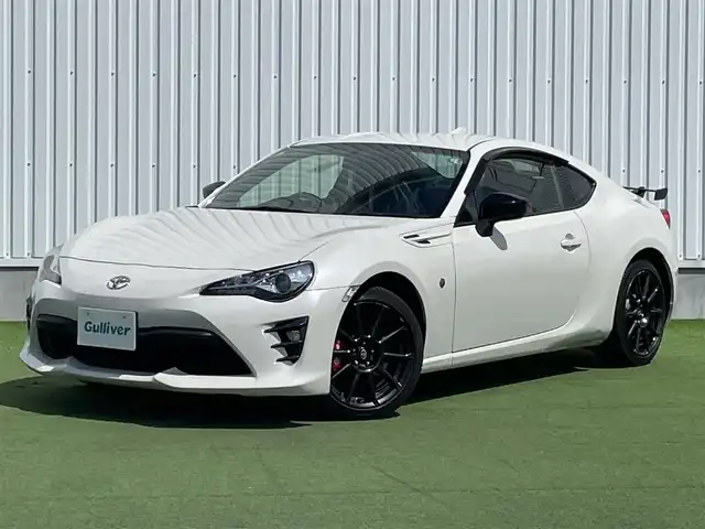 トヨタ ８６ GT リミテッド ブラックPKG 香川県 2019(令1)年 6.9万km クリスタルホワイトパール 登録時走行距離：68459km/純正7型ナビゲーション/→フルセグTV/→CD再生/バックカメラ/ETC/クルーズコントロール/ステアリングリモコン/革巻きステアリング/パドルシフト/プッシュスタート/シートヒーター/LEDオートライト/フォグランプ/横滑り防止機能/純正フロアマット/ハーフレザーシート/スマートキー