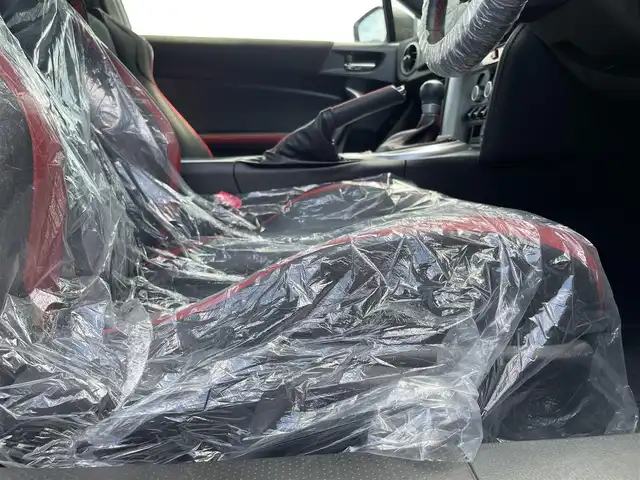トヨタ ８６ GT リミテッド ブラックPKG 香川県 2019(令1)年 6.9万km クリスタルホワイトパール 登録時走行距離：68459km/純正7型ナビゲーション/→フルセグTV/→CD再生/バックカメラ/ETC/クルーズコントロール/ステアリングリモコン/革巻きステアリング/パドルシフト/プッシュスタート/シートヒーター/LEDオートライト/フォグランプ/横滑り防止機能/純正フロアマット/ハーフレザーシート/スマートキー