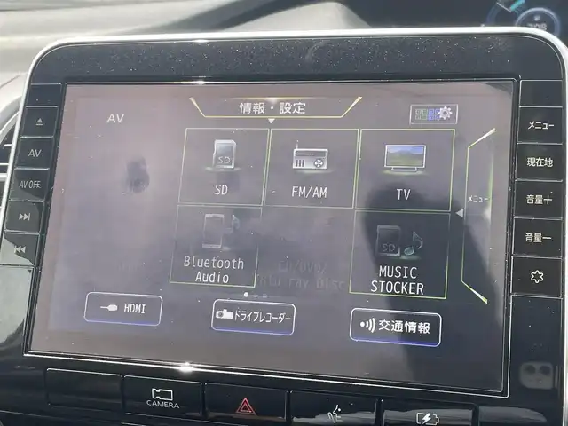 日産 セレナ e－パワー ハイウェイスター V 兵庫県 2021(令3)年 1.4万km ブリリアントホワイトパール ワンオーナー/保証書/取扱説明書/純正SDナビ/Bluetooth/フルセグ/DVD・BD再生可能/全方位カメラ/ドライブレコーダー/ETC/両側パワースライド/クルーズコントロール（追尾あり）/BSM/スマートキー×２/レザーシート/純正フロアマット/純正アルミホイール/ドアバイザー