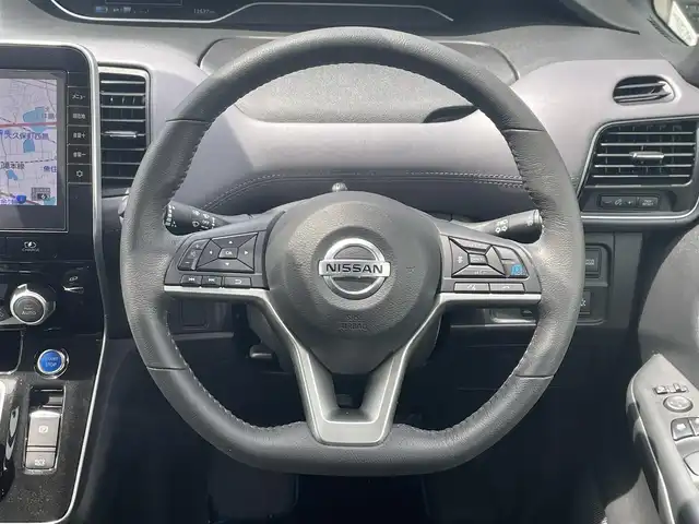 日産 セレナ e－パワー ハイウェイスター V 兵庫県 2021(令3)年 1.4万km ブリリアントホワイトパール ワンオーナー/保証書/取扱説明書/純正SDナビ/Bluetooth/フルセグ/DVD・BD再生可能/全方位カメラ/ドライブレコーダー/ETC/両側パワースライド/クルーズコントロール（追尾あり）/BSM/スマートキー×２/レザーシート/純正フロアマット/純正アルミホイール/ドアバイザー
