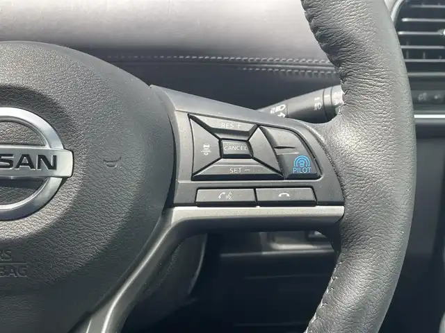 日産 セレナ e－パワー ハイウェイスター V 兵庫県 2021(令3)年 1.4万km ブリリアントホワイトパール ワンオーナー/保証書/取扱説明書/純正SDナビ/Bluetooth/フルセグ/DVD・BD再生可能/全方位カメラ/ドライブレコーダー/ETC/両側パワースライド/クルーズコントロール（追尾あり）/BSM/スマートキー×２/レザーシート/純正フロアマット/純正アルミホイール/ドアバイザー
