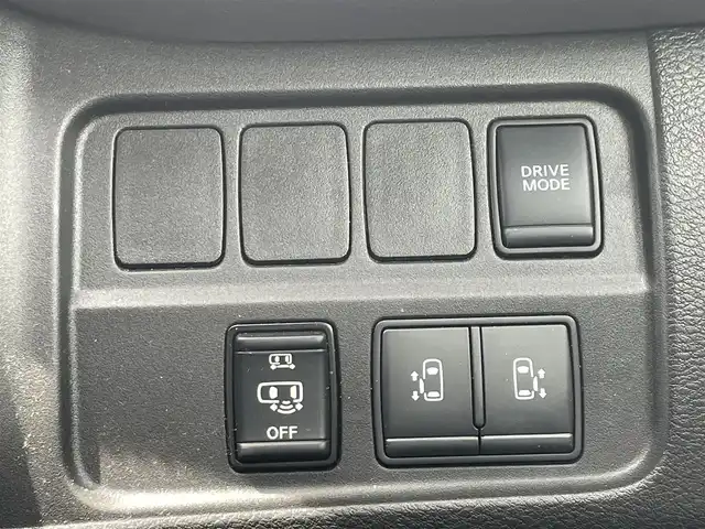 日産 セレナ e－パワー ハイウェイスター V 兵庫県 2021(令3)年 1.4万km ブリリアントホワイトパール ワンオーナー/保証書/取扱説明書/純正SDナビ/Bluetooth/フルセグ/DVD・BD再生可能/全方位カメラ/ドライブレコーダー/ETC/両側パワースライド/クルーズコントロール（追尾あり）/BSM/スマートキー×２/レザーシート/純正フロアマット/純正アルミホイール/ドアバイザー