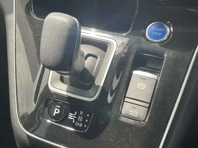 日産 セレナ e－パワー ハイウェイスター V 兵庫県 2021(令3)年 1.4万km ブリリアントホワイトパール ワンオーナー/保証書/取扱説明書/純正SDナビ/Bluetooth/フルセグ/DVD・BD再生可能/全方位カメラ/ドライブレコーダー/ETC/両側パワースライド/クルーズコントロール（追尾あり）/BSM/スマートキー×２/レザーシート/純正フロアマット/純正アルミホイール/ドアバイザー