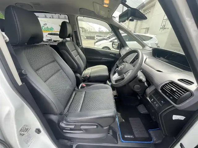 日産 セレナ e－パワー ハイウェイスター V 兵庫県 2021(令3)年 1.4万km ブリリアントホワイトパール ワンオーナー/保証書/取扱説明書/純正SDナビ/Bluetooth/フルセグ/DVD・BD再生可能/全方位カメラ/ドライブレコーダー/ETC/両側パワースライド/クルーズコントロール（追尾あり）/BSM/スマートキー×２/レザーシート/純正フロアマット/純正アルミホイール/ドアバイザー