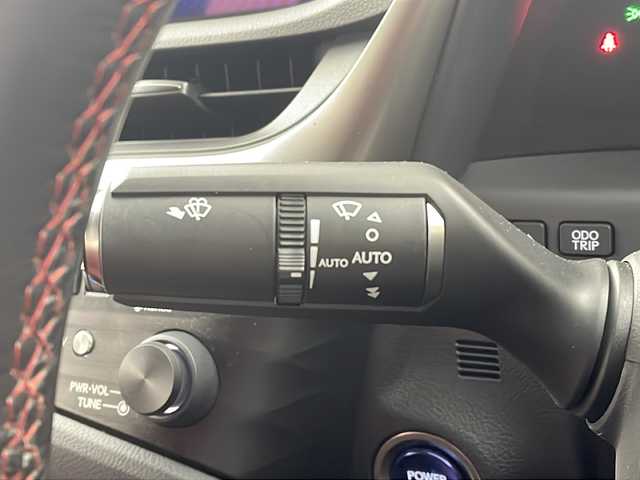 レクサス ＥＳ 300h Fスポーツ 岐阜県 2019(平31)年 2.7万km ホワイトノーヴァガラスフレーク 純正メモリナビ/CD/DVD/Bluetooth/Miracast/AUX/SD/AM/FM/フルセグTV/サンルーフ/バックモニター/デジタルインナーミラー/三眼LEDヘッドライト/アダプティブハイビームシステム/プリクラッシュセーフティ/レーントレーシングアシスト/レダークルーズコントロール/ヘッドアップディスプレイ/クリアランスソナー/パワーシート/ポジションメモリー3/アクセサリーコンセント(AC100V/1500W)/ステアリングヒーター/パドルシフト/ステアリングスイッチ/シートベンチレーション/シートヒーター/レザーシート/ワイヤレス充電器/ドライブレコーダー/ETC2.0/電動パーキングブレーキ/ブレーキホールド/純正19インチアルミホイール/純正フロアマット