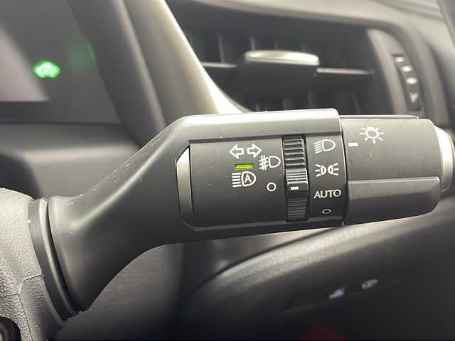 レクサス ＥＳ 300h Fスポーツ 岐阜県 2019(平31)年 2.7万km ホワイトノーヴァガラスフレーク 純正メモリナビ/CD/DVD/Bluetooth/Miracast/AUX/SD/AM/FM/フルセグTV/サンルーフ/バックモニター/デジタルインナーミラー/三眼LEDヘッドライト/アダプティブハイビームシステム/プリクラッシュセーフティ/レーントレーシングアシスト/レダークルーズコントロール/ヘッドアップディスプレイ/クリアランスソナー/パワーシート/ポジションメモリー3/アクセサリーコンセント(AC100V/1500W)/ステアリングヒーター/パドルシフト/ステアリングスイッチ/シートベンチレーション/シートヒーター/レザーシート/ワイヤレス充電器/ドライブレコーダー/ETC2.0/電動パーキングブレーキ/ブレーキホールド/純正19インチアルミホイール/純正フロアマット