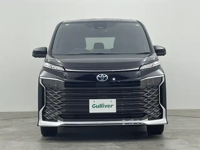 トヨタ ヴォクシー ハイブリッド S－Z 群馬県 2024(令6)年 0.6万km アティチュードブラックマイカ 純正８インチナビ　パノラミックビューモニター　トヨタチームメイト　レーダークルーズコントロール　レーンキープアシスト　プリクラッシュセーフティ　ブラインドスポットモニター　シートヒーター　ＥＴＣ　禁煙
