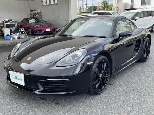 ポルシェ ポルシェ ７１８ケイマン スタイルエディション 神奈川県 2023(令5)年 0.6万km ジェットブラック ワンオーナー/6MT/スポーツクロノ/純正20インチAW/電動リヤスポイラー/黒革シート/ヘッドレスト刺繍/シートヒーター/純正メモリーナビ/純正CD/DVD/SD/USB/BT再生/バックカメラ /ETC2.0/360°ドライブレコーダー/クルーズコントロール/HIDライト/コーナーセンサー/アイドリングストップ/キーレス×2/純正フロアマット/R6年ディーラー整備記録/保証書・取説あり