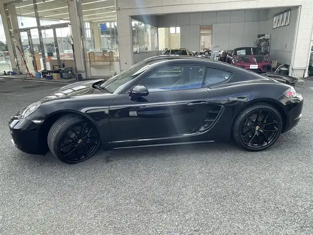ポルシェ ポルシェ ７１８ケイマン スタイルエディション 神奈川県 2023(令5)年 0.6万km ジェットブラック ワンオーナー/6MT/スポーツクロノ/純正20インチAW/電動リヤスポイラー/黒革シート/ヘッドレスト刺繍/シートヒーター/純正メモリーナビ/純正CD/DVD/SD/USB/BT再生/バックカメラ /ETC2.0/360°ドライブレコーダー/クルーズコントロール/HIDライト/コーナーセンサー/アイドリングストップ/キーレス×2/純正フロアマット/R6年ディーラー整備記録/保証書・取説あり