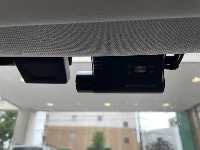 フォルクスワーゲン ＶＷ Ｔ－クロス TSI アクティブ 東京都 2023(令5)年 1.8万km エナジェティックオレンジメタリック 登録時走行17807km/ワンオーナー/セーフティパッケージ/・アダプティブクルーズコントロール/・レーンキープアシストシステム/・ハイビームアシスト/・駐車支援システム/・ブラインドスポットディテクション/・パークディスタンスコントロール/・オプティカルパーキングシステム/・リアトラフィックアラート/テクノロジーパッケージ/・同一車線内全車速運転支援システム/・デジタルコックピットプロ（フルデジタルメーター）/・スマートフォンワイヤレスチャージング/DiscoverProパッケージ/・SSDナビゲーションシステム/・9.2インチタッチスクリーン/・ジェスチャーコントロール/・AppConnect/オールインセーフティ/・スタティックコーナリングライト/・リアビューカメラ/・デイタイムランニングライト/・ドライバー疲労検知システム/・プリクラッシュブレーキシステム/・プロアクティブオキュパントプロテクション/LEDライト/ビルトインETC2.0/ドライブレコーダー/ルーフレール/USB端子/R6年記録簿/保証書・取説/スペアキー