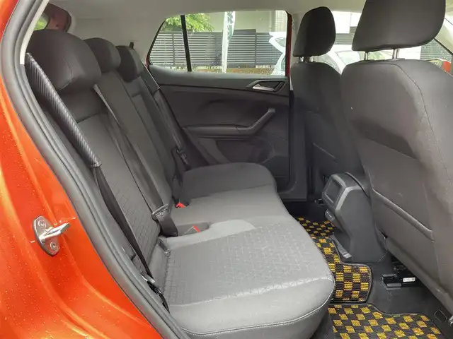 フォルクスワーゲン ＶＷ Ｔ－クロス TSI アクティブ 東京都 2023(令5)年 1.8万km エナジェティックオレンジメタリック 登録時走行17807km/ワンオーナー/セーフティパッケージ/・アダプティブクルーズコントロール/・レーンキープアシストシステム/・ハイビームアシスト/・駐車支援システム/・ブラインドスポットディテクション/・パークディスタンスコントロール/・オプティカルパーキングシステム/・リアトラフィックアラート/テクノロジーパッケージ/・同一車線内全車速運転支援システム/・デジタルコックピットプロ（フルデジタルメーター）/・スマートフォンワイヤレスチャージング/DiscoverProパッケージ/・SSDナビゲーションシステム/・9.2インチタッチスクリーン/・ジェスチャーコントロール/・AppConnect/オールインセーフティ/・スタティックコーナリングライト/・リアビューカメラ/・デイタイムランニングライト/・ドライバー疲労検知システム/・プリクラッシュブレーキシステム/・プロアクティブオキュパントプロテクション/LEDライト/ビルトインETC2.0/ドライブレコーダー/ルーフレール/USB端子/R6年記録簿/保証書・取説/スペアキー