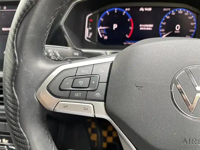 フォルクスワーゲン ＶＷ Ｔ－クロス TSI アクティブ 東京都 2023(令5)年 1.8万km エナジェティックオレンジメタリック 登録時走行17807km/ワンオーナー/セーフティパッケージ/・アダプティブクルーズコントロール/・レーンキープアシストシステム/・ハイビームアシスト/・駐車支援システム/・ブラインドスポットディテクション/・パークディスタンスコントロール/・オプティカルパーキングシステム/・リアトラフィックアラート/テクノロジーパッケージ/・同一車線内全車速運転支援システム/・デジタルコックピットプロ（フルデジタルメーター）/・スマートフォンワイヤレスチャージング/DiscoverProパッケージ/・SSDナビゲーションシステム/・9.2インチタッチスクリーン/・ジェスチャーコントロール/・AppConnect/オールインセーフティ/・スタティックコーナリングライト/・リアビューカメラ/・デイタイムランニングライト/・ドライバー疲労検知システム/・プリクラッシュブレーキシステム/・プロアクティブオキュパントプロテクション/LEDライト/ビルトインETC2.0/ドライブレコーダー/ルーフレール/USB端子/R6年記録簿/保証書・取説/スペアキー