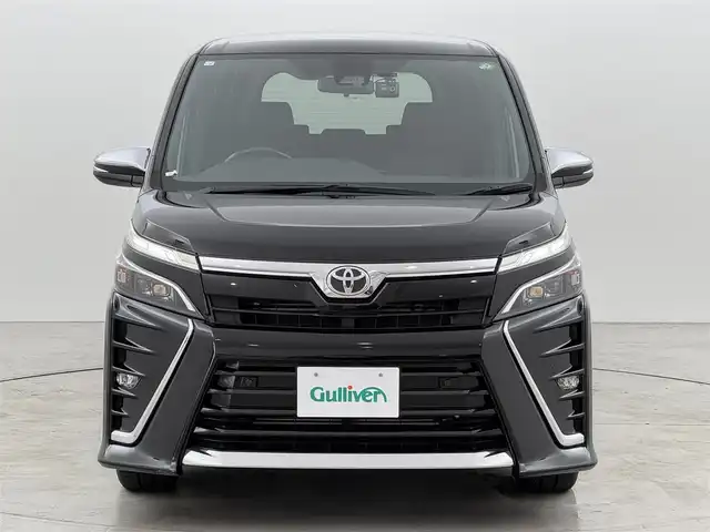 トヨタ ヴォクシー ZS 煌Ⅱ 福岡県 2020(令2)年 7.4万km ブラック 純正１０型ナビ　/バックカメラ　/ビルトインＥＴＣ　/前後ドラレコ　/クルコン　/コーナーセンサー　/衝突軽減ブレーキ　/レーンキープ　/アクセル踏み間違い防止　/両側電動スライドドア　/純正１６インチＡＷ　/ＬＥＤライト