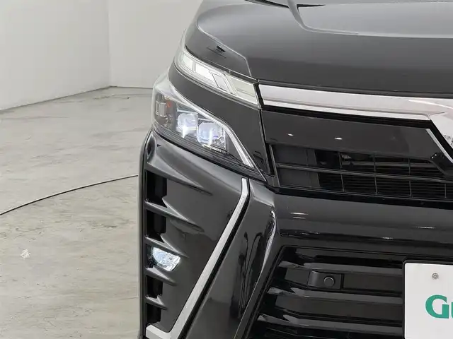 トヨタ ヴォクシー ZS 煌Ⅱ 福岡県 2020(令2)年 7.4万km ブラック 純正１０型ナビ　/バックカメラ　/ビルトインＥＴＣ　/前後ドラレコ　/クルコン　/コーナーセンサー　/衝突軽減ブレーキ　/レーンキープ　/アクセル踏み間違い防止　/両側電動スライドドア　/純正１６インチＡＷ　/ＬＥＤライト