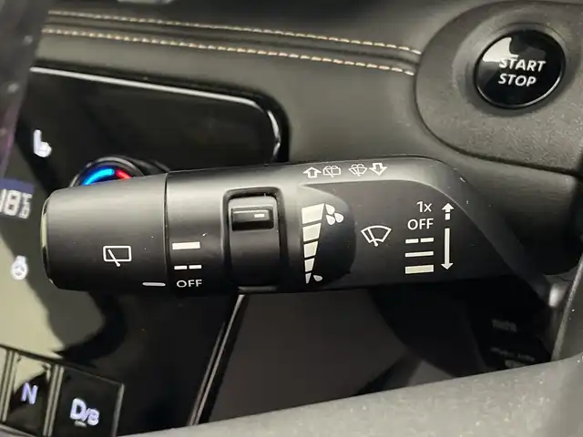 日産 セレナ e－パワー ハイウェイスター V 鹿児島県 2023(令5)年 2.2万km 赤Ⅱ 純正12.3インチディスプレイオーディオ(ナビ機能有)/フルセグ BT FM AM USB/プロパイロット/アラウンドビューモニター/ブラインドスポットモニター/ワイヤレス充電/デジタルインナーミラー/ハンドルヒーター/シートヒーター/2列目シートヒーター/前後ドライブレコーダー/電子パーキング/AUTO HOLD/LEDヘッドライト/AUTOライト/オートマチックハイビーム/カーテンエアバッグ