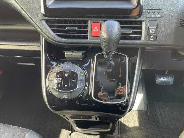 トヨタ ヴォクシー ZS 煌Ⅲ 岩手県 2020(令2)年 2.4万km ブラック 社外ＳＤナビ　フルセグＴＶ／ＣＤ／ＤＶＤ／Ｂｌｕｅｔｏｏｔｈ　/バックカメラ/ＥＴＣ/両側パワースライドドア　/寒冷地仕様　/クルーズコントロール　/前後ドライブレコーダー/４ＷＤ　/ハーフレザーシート