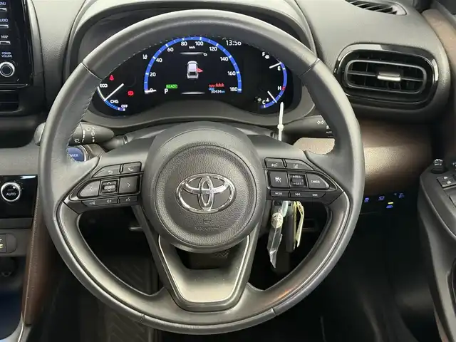 トヨタ ヤリスクロス ハイブリッド Z 愛知県 2021(令3)年 3.1万km ブラックマイカ トヨタセーフティーセンス/トヨタチームメイト/・アドバンスパーク/レーダークルーズコントロール/アラウンドビューモニター/純正ディスプレイナビ/・Bluetooth/・フルセグTV/・ミラーキャスト/AC100V/ハーフレザーシート/パワーシート/革巻きステアリング/シートヒーター/純正アルミホイール/USB