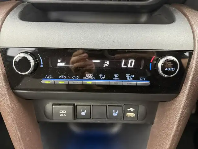 トヨタ ヤリスクロス ハイブリッド Z 愛知県 2021(令3)年 3.1万km ブラックマイカ トヨタセーフティーセンス/トヨタチームメイト/・アドバンスパーク/レーダークルーズコントロール/アラウンドビューモニター/純正ディスプレイナビ/・Bluetooth/・フルセグTV/・ミラーキャスト/AC100V/ハーフレザーシート/パワーシート/革巻きステアリング/シートヒーター/純正アルミホイール/USB
