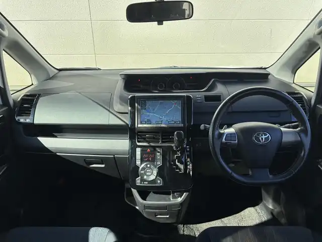 トヨタ ヴォクシー ZS 茨城県 2013(平25)年 7.9万km ホワイトパールクリスタルシャイン 純正ナビ/　(AM/FM/CD/DVD/Bluetooth/フルセグ)/バックカメラ/社外admirationエアロ/　(フロント/サイド/リアアンダー)/社外マフラー/純正アルミホイール/片側パワースライドドア/ETC/W(後席)エアコン/パドルシフト/フォグランプ/ISOFIX/パワーステアリング/オートライト/Wエアバック/取扱説明書